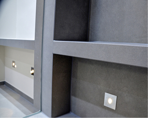 
Wert aufs Detail gelegt: Minimalistische Kantengestaltung am durchgehenden Gestaltungselement.



