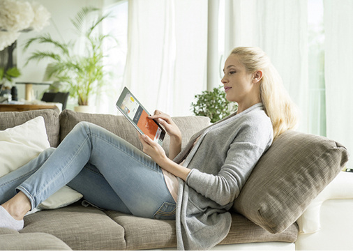 
Die per App bedienbare Einzelraumregelung Smile-Room Connect lässt sich nahtlos mit der Wärmeerzeugung koppeln und ermöglicht so eine Start-Stopp-Automatik für die Heizung.



