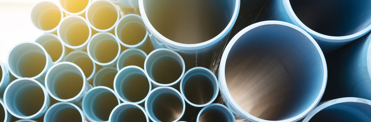 Die Wellenfortpflanzungsgeschwindigkeit in PVC-Rohren mit Wasser beträgt 300 m/s und in Stahlrohren 1100 m/s. Die Rohrabmessungen wirken sich ebenfalls auf die Geschwindigkeit aus. (Symbolbild)