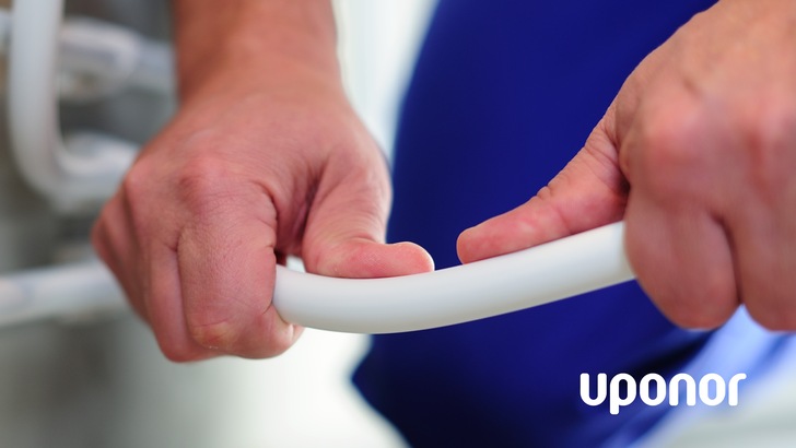 Uponor Uni Pipe PLUS ist sehr flexibel, leicht biegbar, dabei formstabil und überzeugt mit vielen weiteren Vorteilen - © Uponor GmbH Uponor Uni Pipe PLUS ist sehr flexibel, leicht biegbar, dabei formstabil und überzeugt mit vielen weiteren Vorteilen