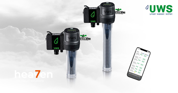 „Moderne Wasseraufbereitungsgeräte der Marke UWS vor einem wolkigen Hintergrund, begleitet von einem Smartphone, das die Benutzeroberfläche einer Wasserqualitätsmanagement-App zeigt, zur Veranschaulichung innovativer Lösungen in der Trinkwasserhygiene. - © UWS Technologie GmbH „Moderne Wasseraufbereitungsgeräte der Marke UWS vor einem wolkigen Hintergrund, begleitet von einem Smartphone, das die Benutzeroberfläche einer Wasserqualitätsmanagement-App zeigt, zur Veranschaulichung innovativer Lösungen in der Trinkwasserhygiene. - © UWS Technologie GmbH