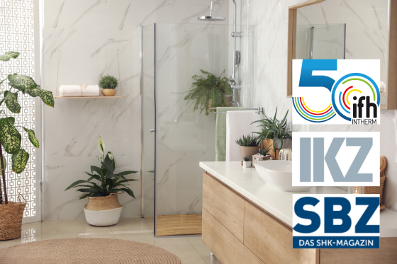 Modernes Badezimmer mit Pflanzen und Holzakzenten, mit drei Messe- und Zeitschriftenlogos auf der rechten Seite. - © Adobe Stock / New Africa