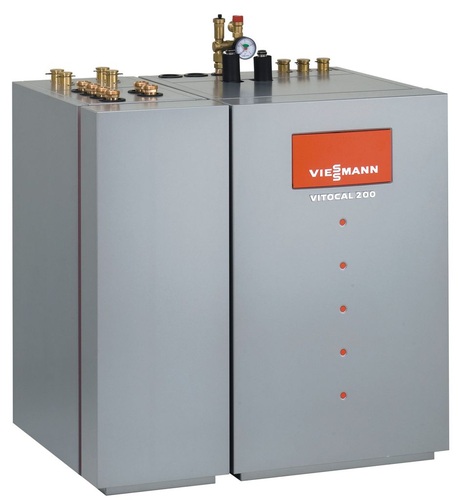 Bild 6 Die „active cooling“-Box (l.) ­ermöglicht den „active cooling“-Betrieb mit ­herkömmlichen Sole/Wasser-Wärmepumpen