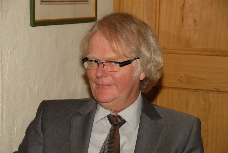 Dr. Schwarting geht nach 18 Jahren an der Spitze des DGH in den Ruhestand. Dr. Schwarting geht nach 18 Jahren an der Spitze des DGH in den Ruhestand.