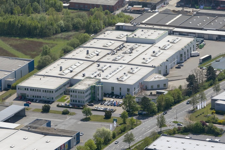 Ein Blick auf die Fertigungshallen der Firma Bulten in Bergkamen. - © Schräder
Ein Blick auf die Fertigungshallen der Firma Bulten in Bergkamen. - Schräder