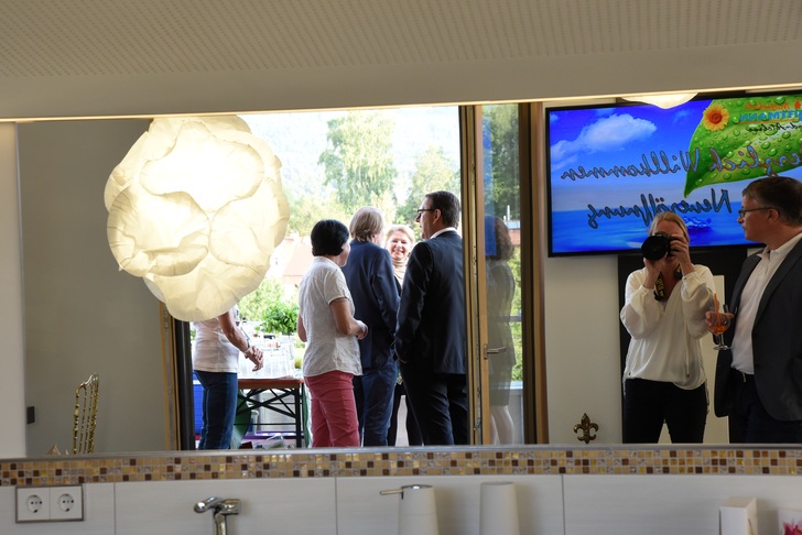 In und mit seinem neuen schmucken Bad-Atelier will der SHK-Fachbetrieb Wittmann im bayerischen Viechtach auch 2016 beim Tag des Bades mit von der Partie sein. - VDS/Wittmann