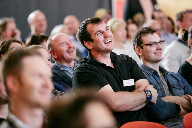 Zum Innovationsforum gehören neben den Fachbeiträgen der Referenten auch die Gespräche unter Kollegen. Zum Innovationsforum gehören neben den Fachbeiträgen der Referenten auch die Gespräche unter Kollegen.