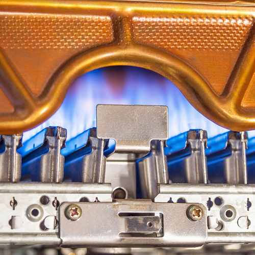

Jedem Brenner eines Gasgerätes muss ausreichend Verbrennungsluft zugeführt werden.





 - ra3rn / iStock - © ra3rn / iStock
