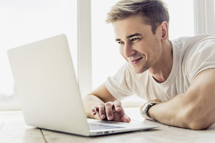 Die meisten Jobsuchenden schauen nicht mehr in Zeitungen, sondern im Internet. Hier ist jetzt auch Google als spezielle Jobsuchmaschine aktiv. - © Bild: George Rudy / Getty Images
