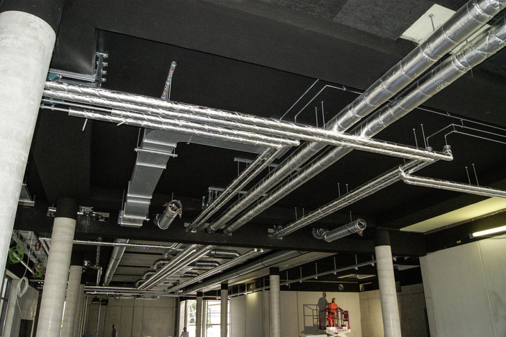 Für die Isolierung aller Rohrleitungen kam die Rohrschale U Protect Pipe Section Alu2 von Isover zur Ausführung.