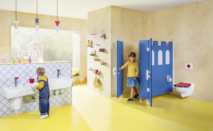 Die VDI-Richtlinie 6000 Blatt 6 fordert eine „funktionstüchtige, praktikable und visuell ansprechende Ausstattung“ für Sanitäreinrichtungen in Kindergärten, Kindertagesstätten und Schulen. - © Bild: Villeroy & Boch

