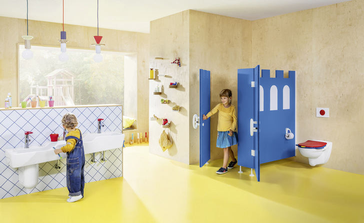 Die VDI-Richtlinie 6000 Blatt 6 fordert eine „funktionstüchtige, praktikable und visuell ansprechende Ausstattung“ für Sanitäreinrichtungen in Kindergärten, Kindertagesstätten und Schulen.