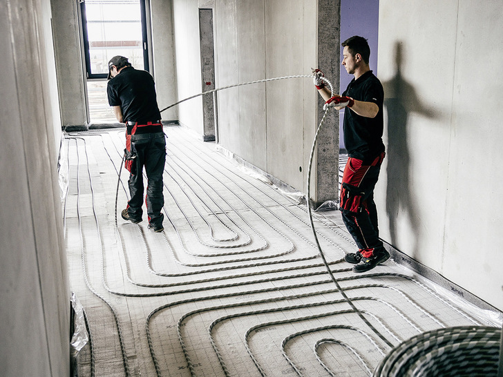 In den Schulfluren sorgt das Verbindungssystem X-Net Connect Plus für separat regelbare Heizkreise und einen erhöhten Trittschallschutz.