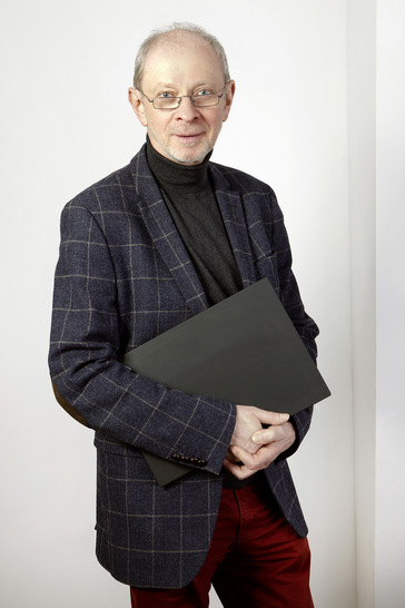 Bernd Ishorst  ist﻿ Geschäftsführer des Informations­zentrums Entwässerungstechnik Guss (IZEG) ­sowie der Gütegemeinschaft Entwässerungstechnik Guss, 53359 Rheinbach, Telefon (0 22 26) 9 09 54-60, 
E-Mail: info@izeg.de