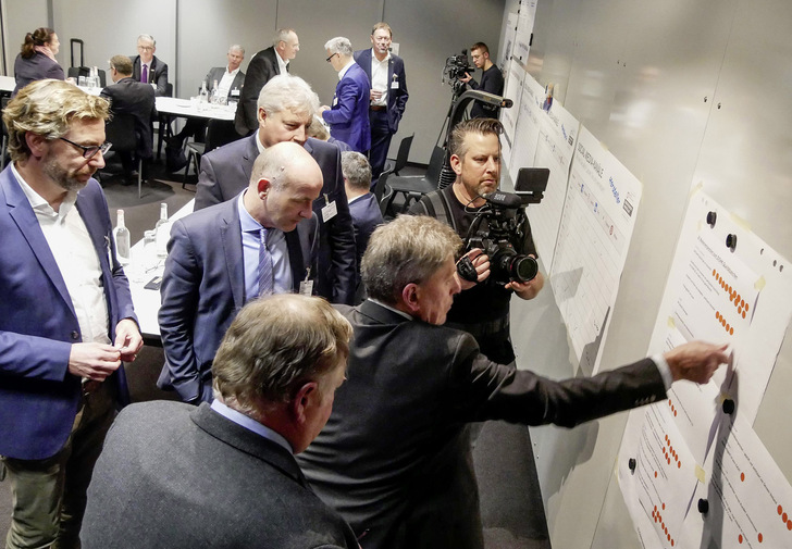 Vertreter aus der SHK-Berufsorganisation sowie von zertifizierten Herstellern stellen Kriterien zusammen, die dem SHK-Fachhandwerk beim Handling von Produkten bestmögliche Hilfestellung bieten können.