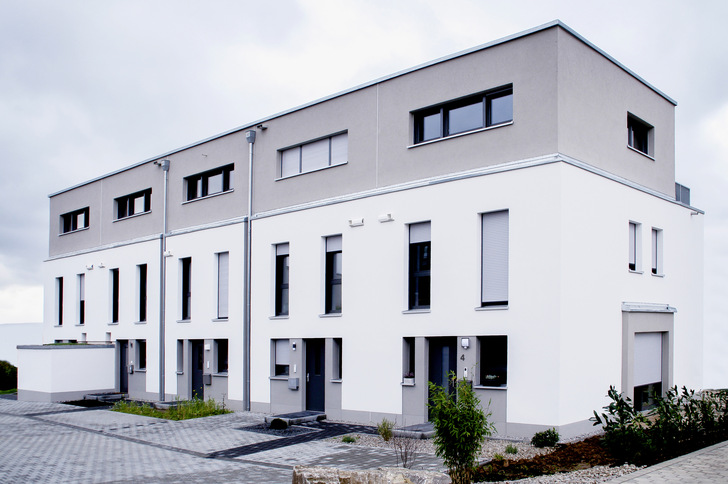 Intelligente Nahwärmenetze bieten verschiedene Vorteile für alle Anschlussteilnehmer. So wird etwa keine eigene Heizanlage benötigt und die CO 2 -Bilanz fällt positiv aus.