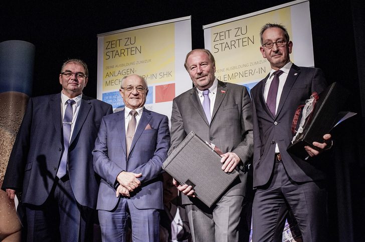 Hatten allen Grund, zu feiern (von links): Martin Freisleben und Toni Gmyrek (Innung SHK Heilbronn), HwK-Präsident Ulrich Bopp und ­Wolfgang Becker, Hauptgeschäftsführer Fach­verband SHK Baden-Württemberg.