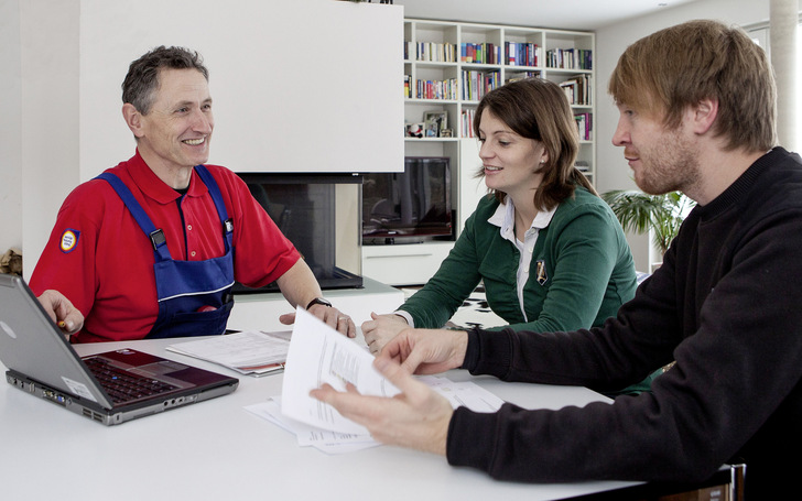 Gute Voraussetzung: Bei den bevorzugten Infoquellen über Heizungstechniken mit Erneuerbaren Energien liegen die Heizungsbauer ganz weit vorne.