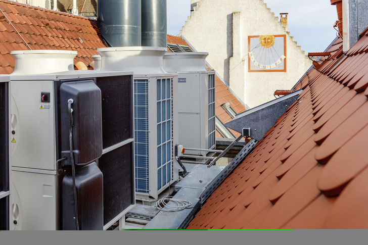 Eine große Bedeutung bei Klimageräten und Kaltwassererzeugern werden künftig weiter R410A und zunehmend R32 und R1234ze sowie übergangsweise R513A haben.