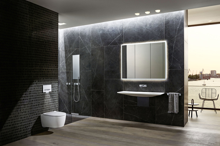 Im Badkonzept Geberit One gehen ­technische Komponenten und Installationselemente ­hinter der Wand mit den Sanitärprodukten vor der Wand eine engere Verbindung ein.