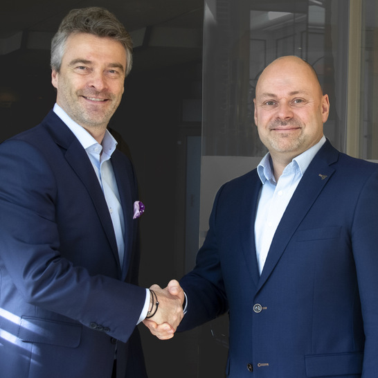 Staffelstab-Übergabe bei Wavin. Volker Rühle (li.) folgt als Geschäftsführer auf Michael Schuster (re.).