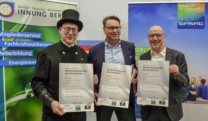 Gemeinsam für den Klimawandel (von rechts): Andreas Schuh, Matthias Trunk und Norbert Skrobek. - © Bild: Innung SHK Berlin
