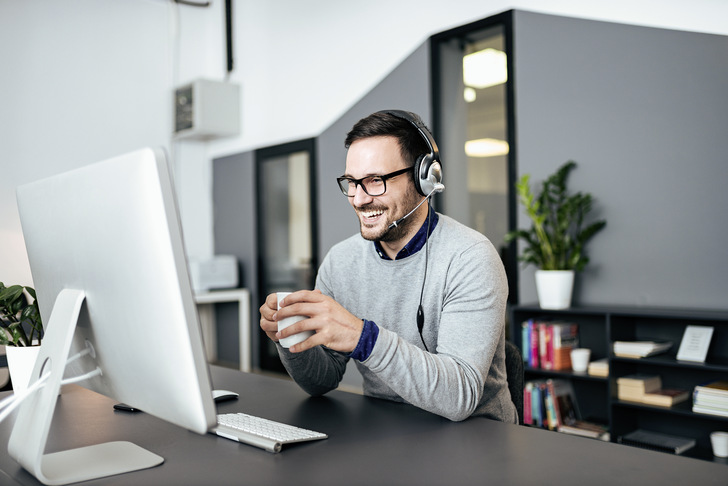 Das Internet hat die Art, wie wir privat und geschäftlich miteinander „reden“, von Grund auf verändert, beschleunigt und letzten Endes enorm bereichert. - © Bild: iStock / Getty Images Plus / nortonrsx
