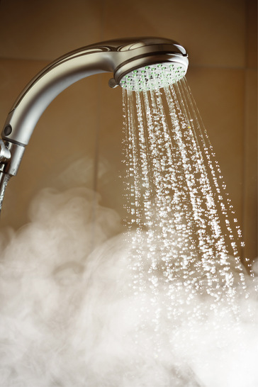 Gewinnt in Corona-Zeiten an Bedeutung: ­
Lange ungenutzte Trinkwasseranlagen müssen vor der Inbetriebnahme dringend gespült werden. Viele Nutzer bzw. Betreiber ahnen nichts von der Gefahr durch kontaminiertes Trinkwasser.