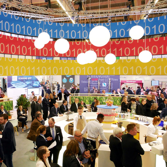 Das Fachsimpeln auf den ISH-Messeständen wird auch im kommenden Jahr möglich bleiben, doch definierte Mindestabstände, gekennzeichnete Wege sowie Hygienevorschriften (auch) für die Bewirtung müssen beachtet werden.