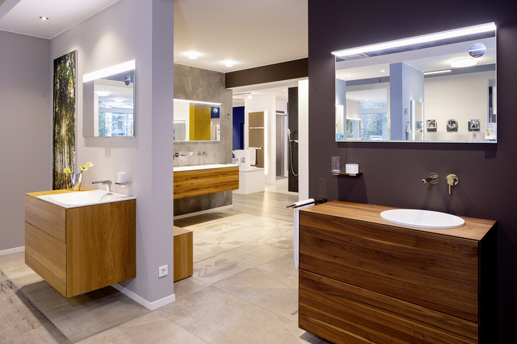 Dank der Expertise im Bereich Elektrotechnik können die Lumina-Badplaner Badwelten mit stilvollen und gleichzeitig sicheren Lichtkonzepten gestalten.