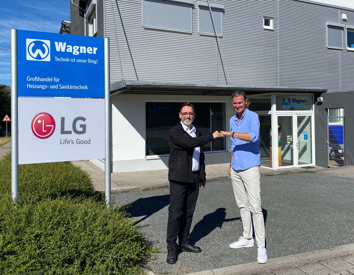 Andreas Gelbke (Director Air Solution, LG Electronics Deutschland), Steffen Hieronymus (Geschäftsführer, Philipp Wagner GmbH) - © Wagner GmbH / LG Electronics
