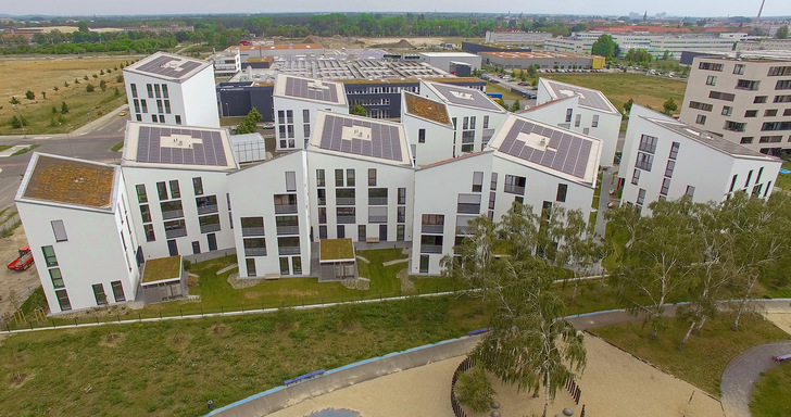 Das Leuchtturmprojekt „Future Living Berlin“ kombiniert Energiemanagement und Smarthome für ein ganzes ­Quartier mit 90 Wohnungen und 10 Gewerbeeinheiten. - © Bild: Panasonic Europe
