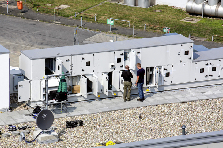 SHK-Fachbetriebe, die sich für das Geschäftsfeld Lüftungstechnik starkmachen, können das neue Förderprogramm gezielt zur Akquise einsetzen. - © Bild: SBZ / Dietrich
