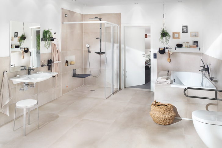 Barrierefrei und normgerecht ist diese Duschlösung von Kermi. Die Walk-In Wall Gleit der Serie Liga ist offen und ohne Barrieren zugänglich.