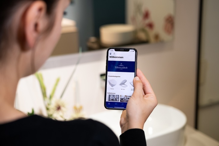 Die neue App von Villeroy & Boch bündelt Produkt-Informationen und Servicefunktionen in einem digitalen Tool. - © Villeroy & Boch
