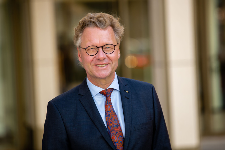 Dr. Michael Pietsch wurde einstimmig als VdZ-Präsident wiedergewählt.