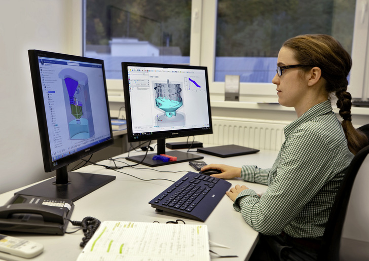 Ein Weltraum-WC entsteht am Rechner: Franziska Wülker arbeitet mit modernster Software, die in der Automobilindustrie, Luft- und Raumfahrt oder bei Universitäten im Rahmen von Forschungstätigkeiten zum Einsatz kommt.