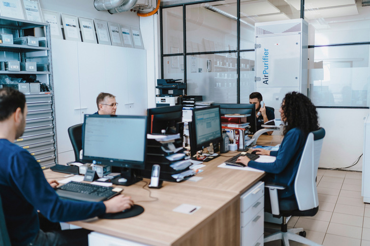 Der Luftreiniger Airpurifier ist ein Teil der Hygieneschutzmaßnahmen und ermöglicht es dem Team, weiterhin für Kunden und Interessenten da zu sein.