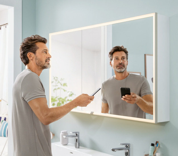 Durch die Kompatibilität mit gängigen ZigBee®-Home-Automation-Systemen wird die Lichtsteuerung der neuen Spiegel und Spiegelschränke More to See Lite und My View Now sowie der Möbelbeleuchtung der Kollektion Subway 3.0 noch intelligenter. 