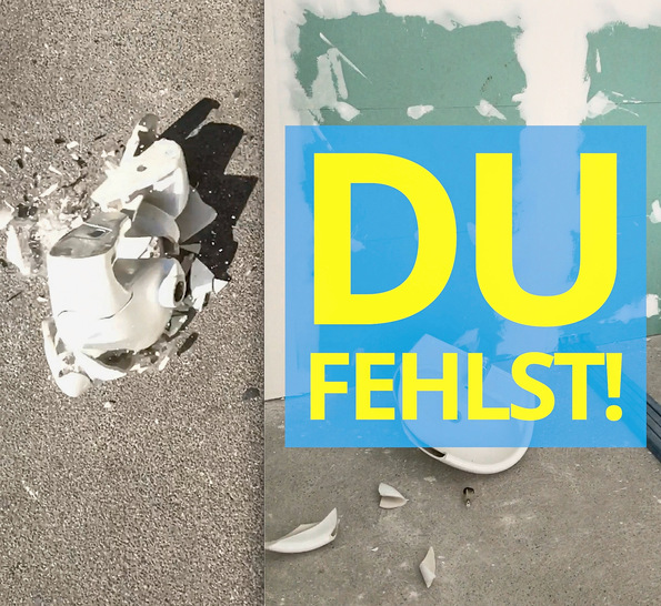 Der Waschtisch muss auf dem Boden zerschellen, weil niemand da ist, der bei der Montage assistiert – eklatanter lässt sich der Mangel eines rettenden Auszubildenden kaum darstellen.