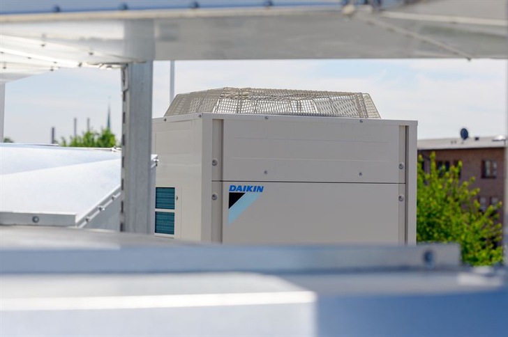 Daikin Germany ist Marktführer auf dem Gebiet der VRV Klimatechnologie. Um diese Position zu stärken und näher am Kunden zu sein, stellt das Unternehmen in diesem Jahr 100 Mitarbeiter ein. - © Daikin
