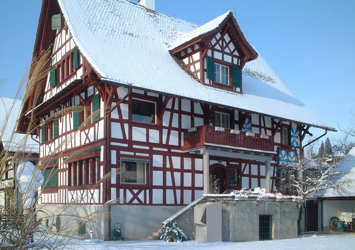 Bild 1: Selbst in historischen Gebäude werden Wärmepumpen bereits seit geraumer Zeit eingesetzt. Dieses Zweifamilienhaus wurde 1676 erbaut. Im Jahr 2009 erfolgte die Installation der Wärmepumpe im Zuge der zweiten Sanierung. 