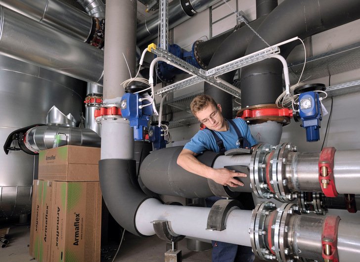 Bild 1: Zur Verminderung der Energieverluste und zur Verhinderung von Tauwasser müssen bei der Planung kältetechnischer Anlagen unbedingt größere Dämmdicken als die im Gebäudeenergiegesetz geforderten 6 mm ausgeschrieben werden.