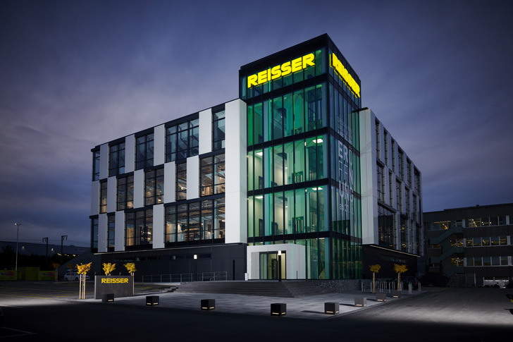 Mit mehr als 1800 Mitarbeitern und einem Umsatz von mehr als 500 Millionen Euro ist die REISSER AG mit ihrem Stammsitz in Böblingen einer der führenden Fachhändler in Südwestdeutschland. - © Reisser AG
