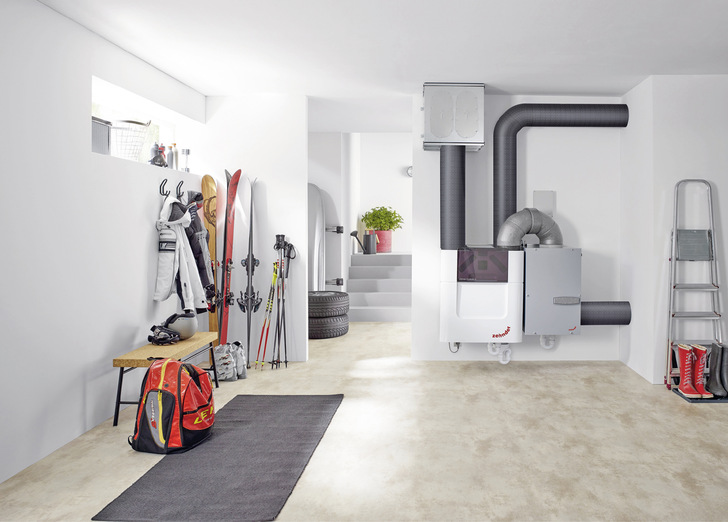 Bild 1: Die aktualisierte sogenannte „Lüftungsnorm“ DIN 1946-6 bezieht Weiterentwicklungen ein, sowohl in der Bauweise von Gebäuden als auch bei modernen Komfortlüftungsgeräten.