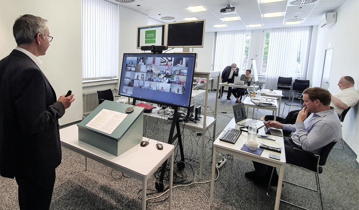 Live is life: Hauptgeschäftsführer Wolfgang Becker berichtete über die Digitalisierungsanstrengungen innerhalb des Fachverbandes, aber auch in Richtung der Betriebe.