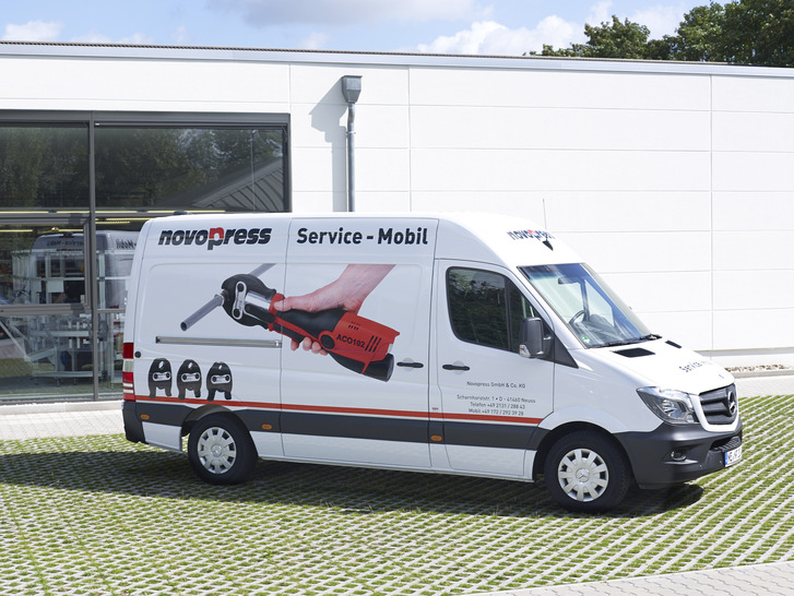 Novopress Pressgeräte können direkt vor Ort im Servicemobil gewartet werden.