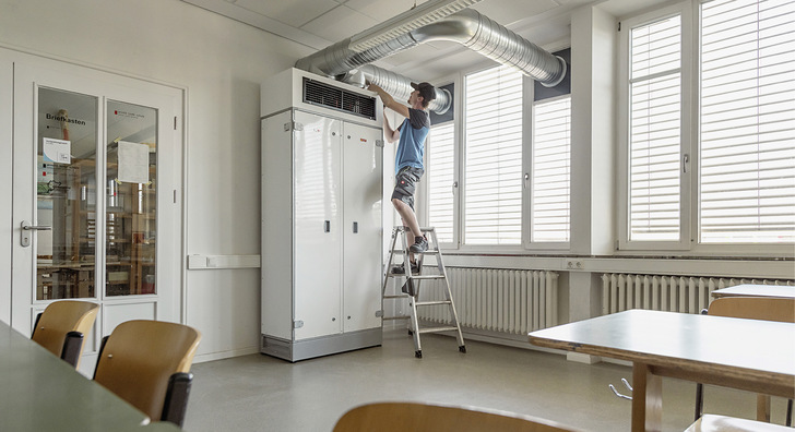 In Coronazeiten besonders gefragt: zentrale und dezentrale RLT-Anlagen. Seit Juni erhalten Schulen, Kitas etc. für Kinder ­unter 12 Jahren im Zuge einer Bundesförderung bis zu 80 % 
Zuschuss beim Neueinbau dieser Technik (www.bafa.de/rlt). - © Bild: Wolf
