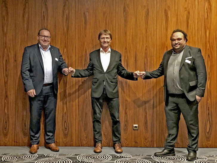 Roland Fischer, Vorsitzender des Fachbereichs „Elektrotechnik“, BTGA-Hauptgeschäftsführer Günther Mertz und Filippo Salvia, stellvertretender Vorsitzender des Fachbereichs „Elektrotechnik“ (v.l.n.r.).