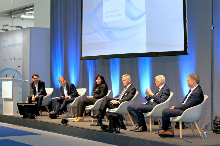 Prof. Dr. Joachim Curtius, Prof. Dr. Hans Fleisch, Sabrina Wetzel, Prof. Dr.-Ing. Christoph Kaup, Prof. Dr.-Ing. Uwe Franzke und Prof. Dr.-Ing. Dirk Müller (von links).